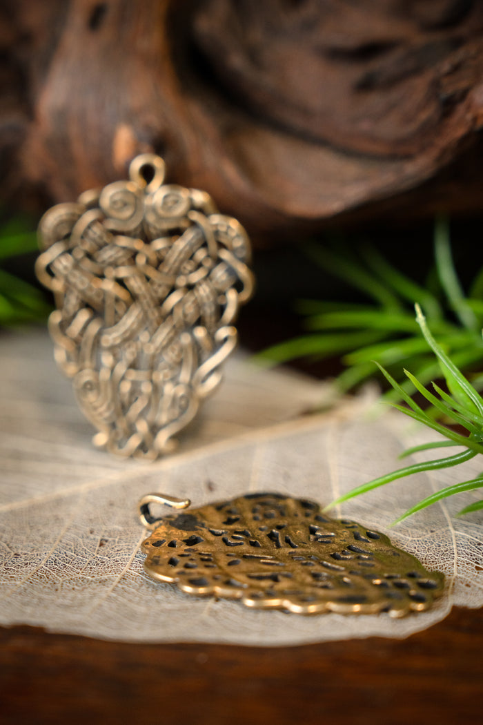 Irländskt mantelspänne, brons