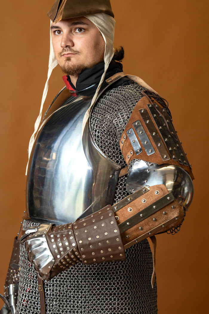 Odinės vambraces XIV amžius, rankų šarvai