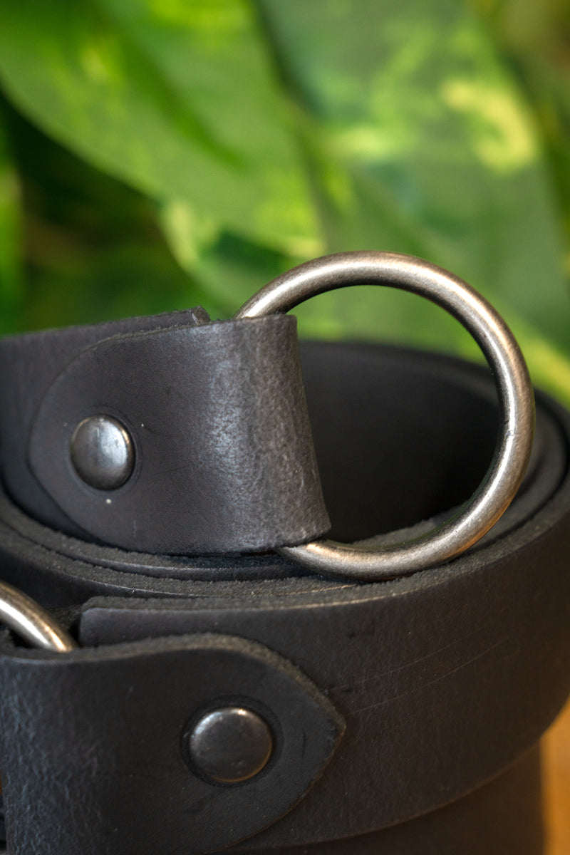 Leather belt with ring buckle, black split leather, 155 cm