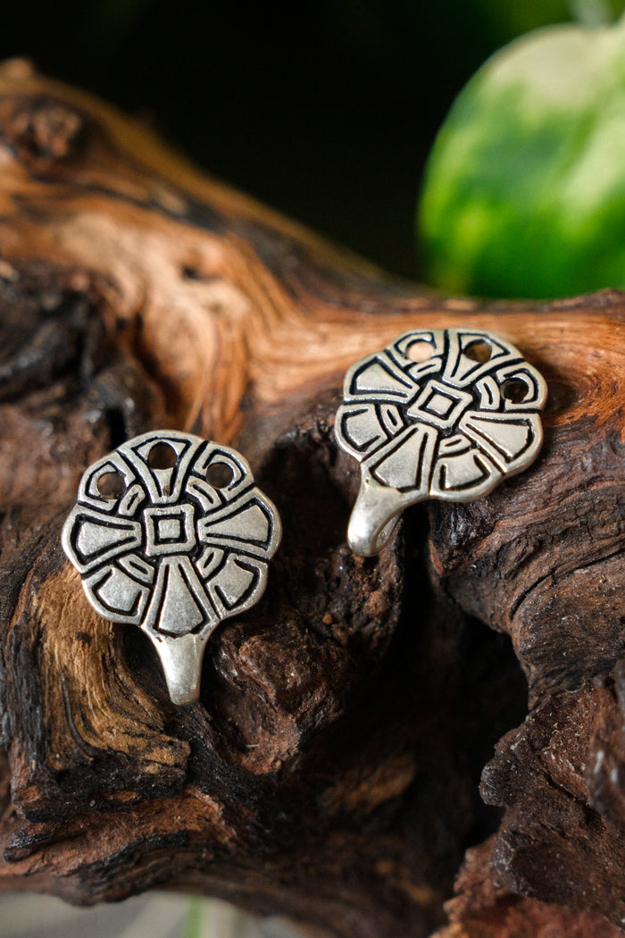 Angelsächsische Verschlüsse für Beinwickel, versilberte Bronze