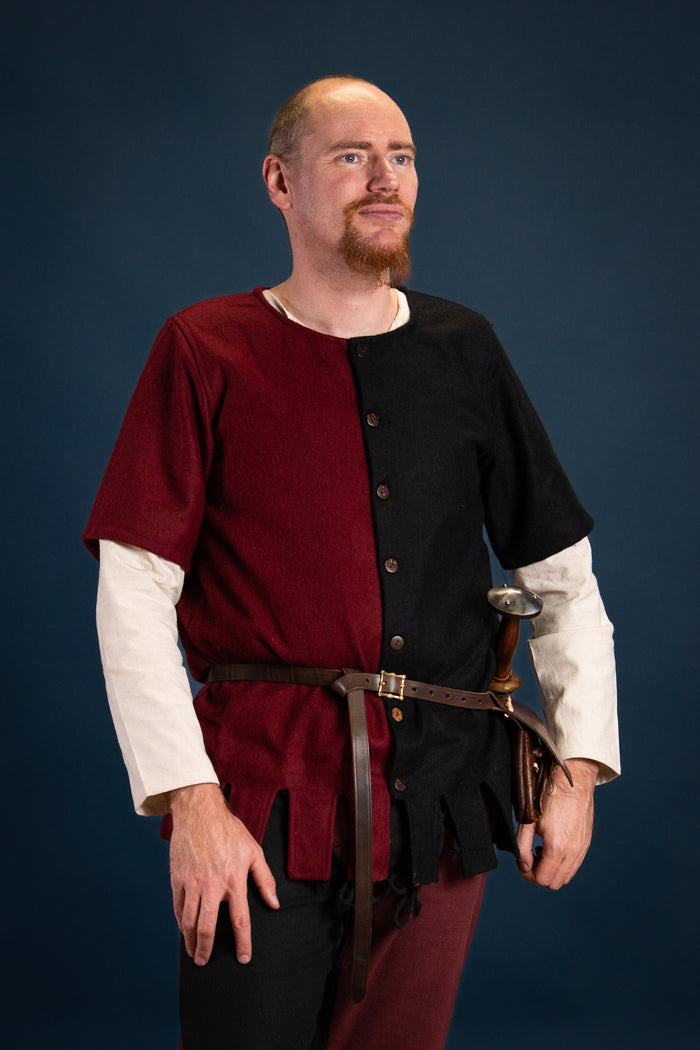 Surcoat Aleran, right side, red, wool mix