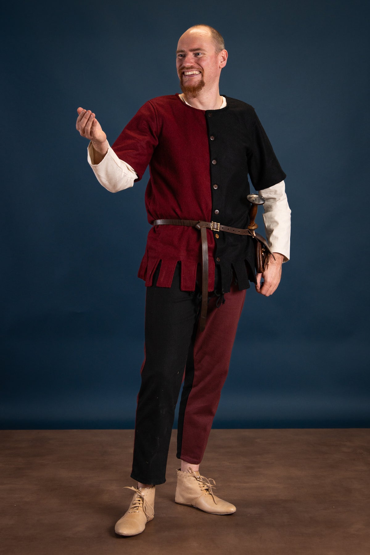 Surcoat Aleran, right side, red, wool mix