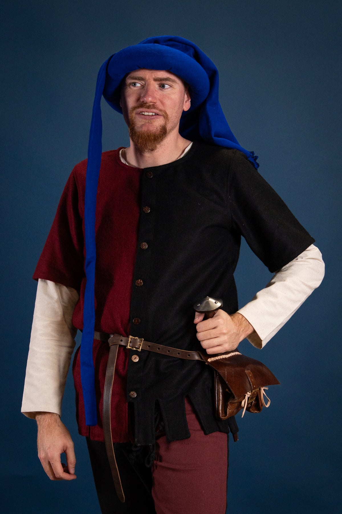 Surcoat Aleran, right side, red, wool mix