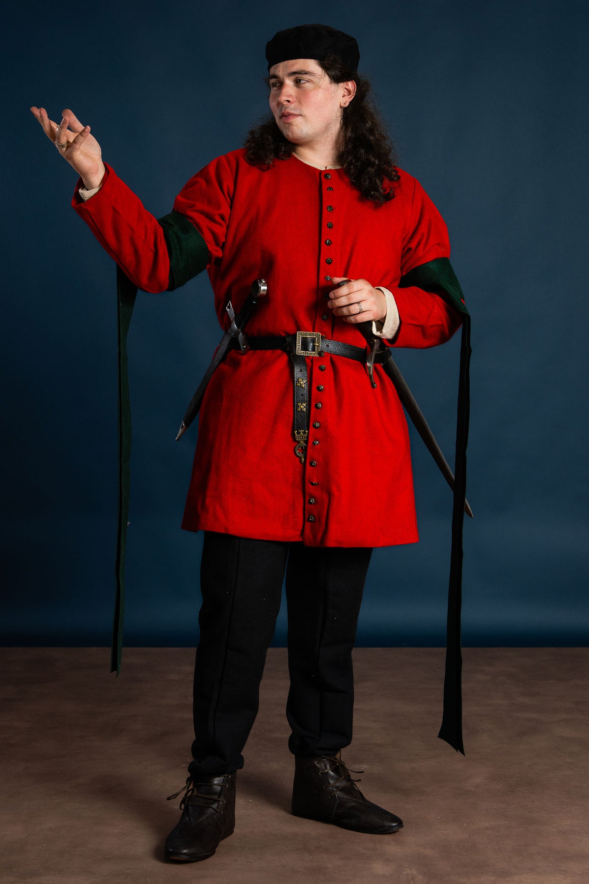 Senmedeltida houppelande, röd, ull