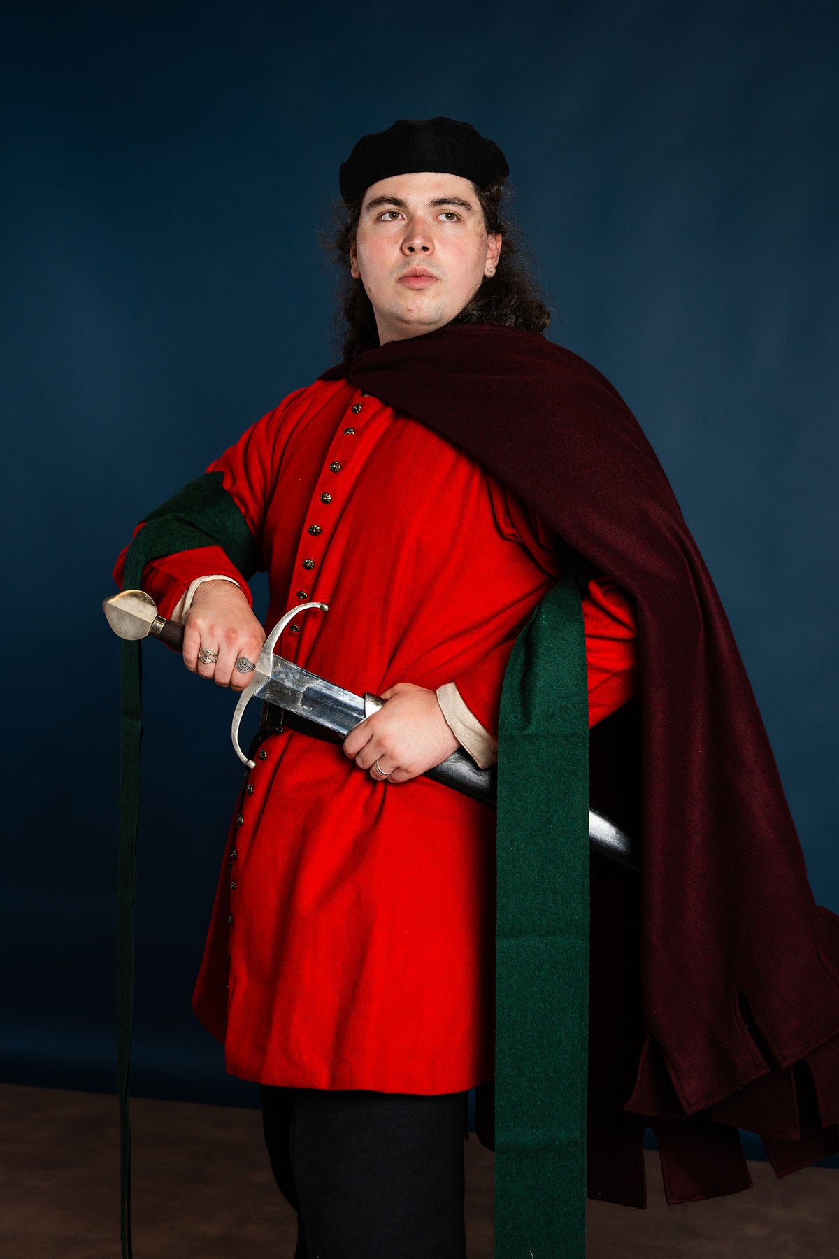 Senmedeltida houppelande, röd, ull