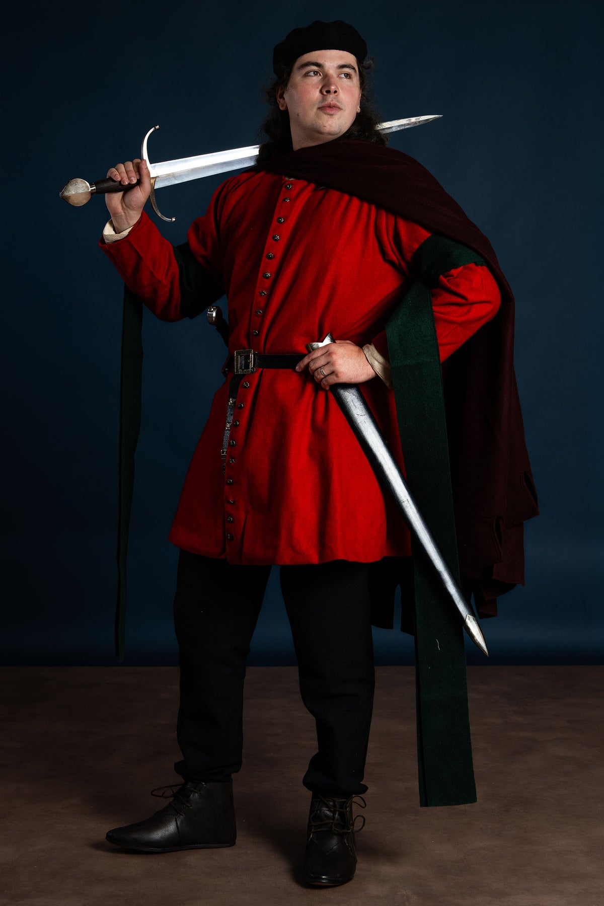 Mantel Bockstenmann, 14. Jahrhundert, Wolle, bordeauxrot