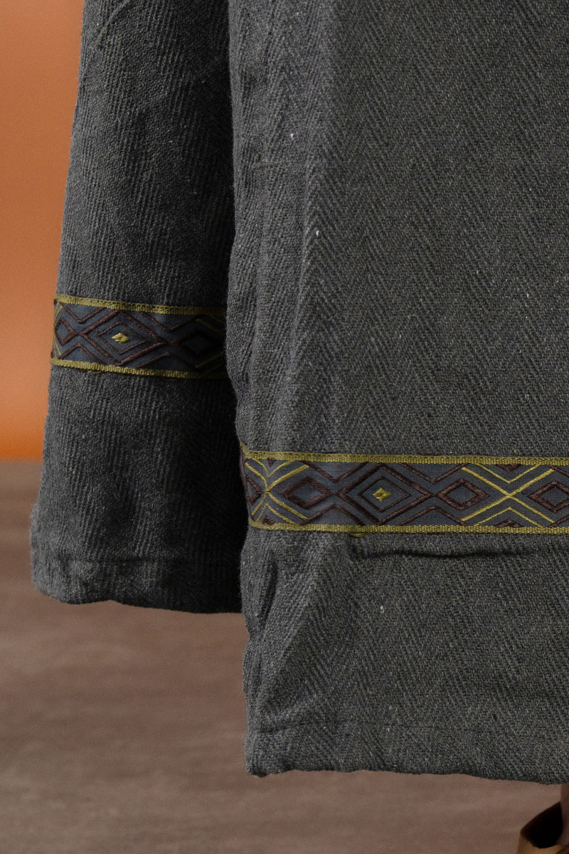 Medeltida klänning Estrid med fiskbensmönster, naturgrå