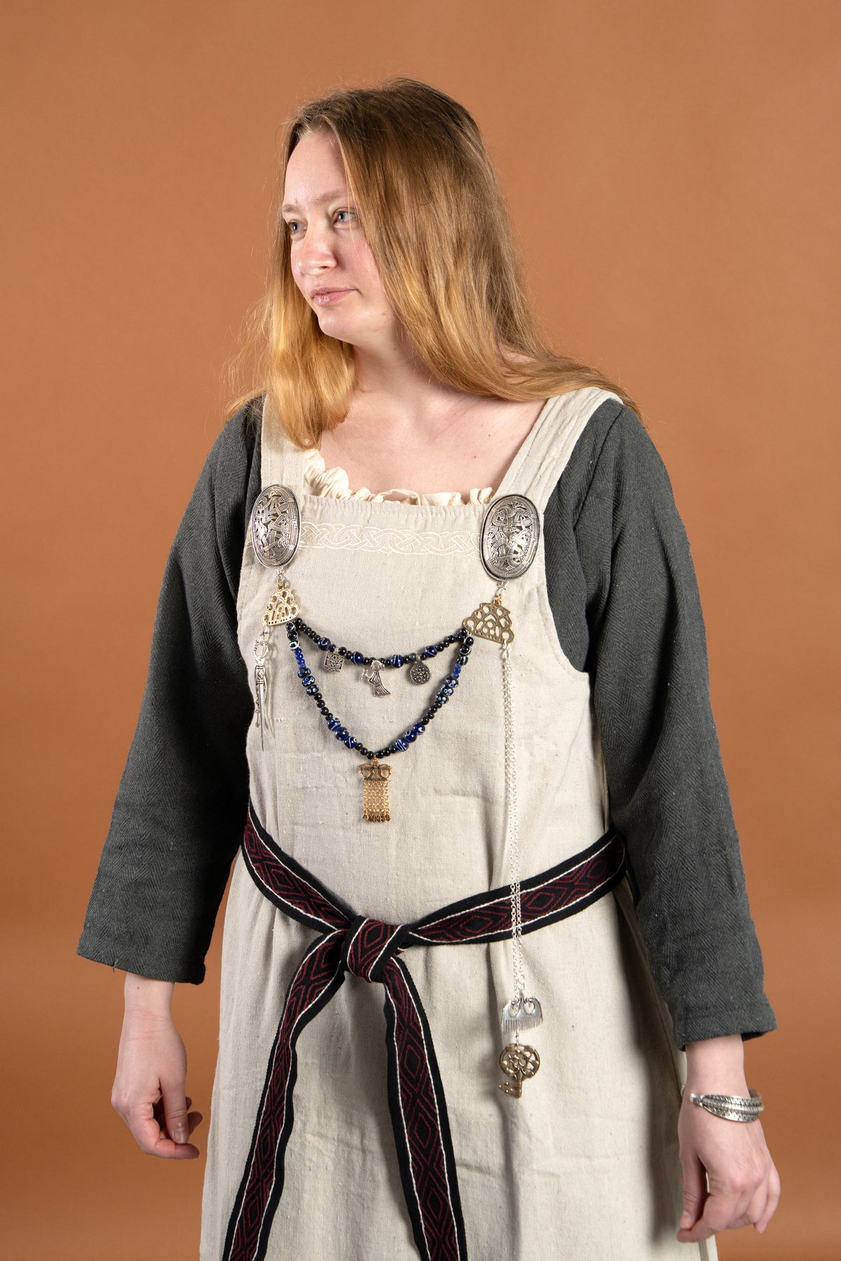 Birka skjoldamulet, grav 943, forsølvet bronze