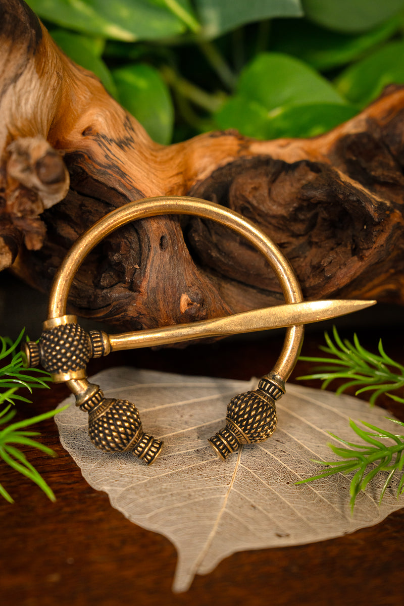 Viking thistle fibula small, bronze