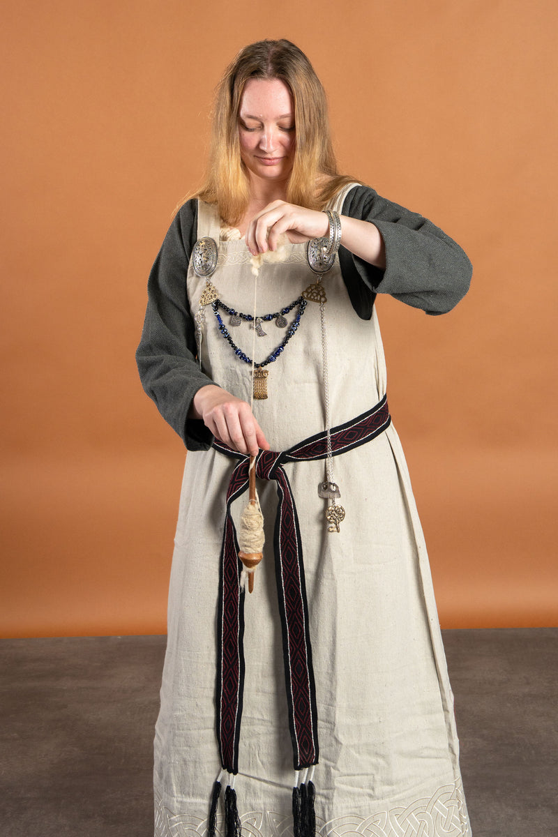 Vikingaklänning Lenora, fiskbensmönster, svart