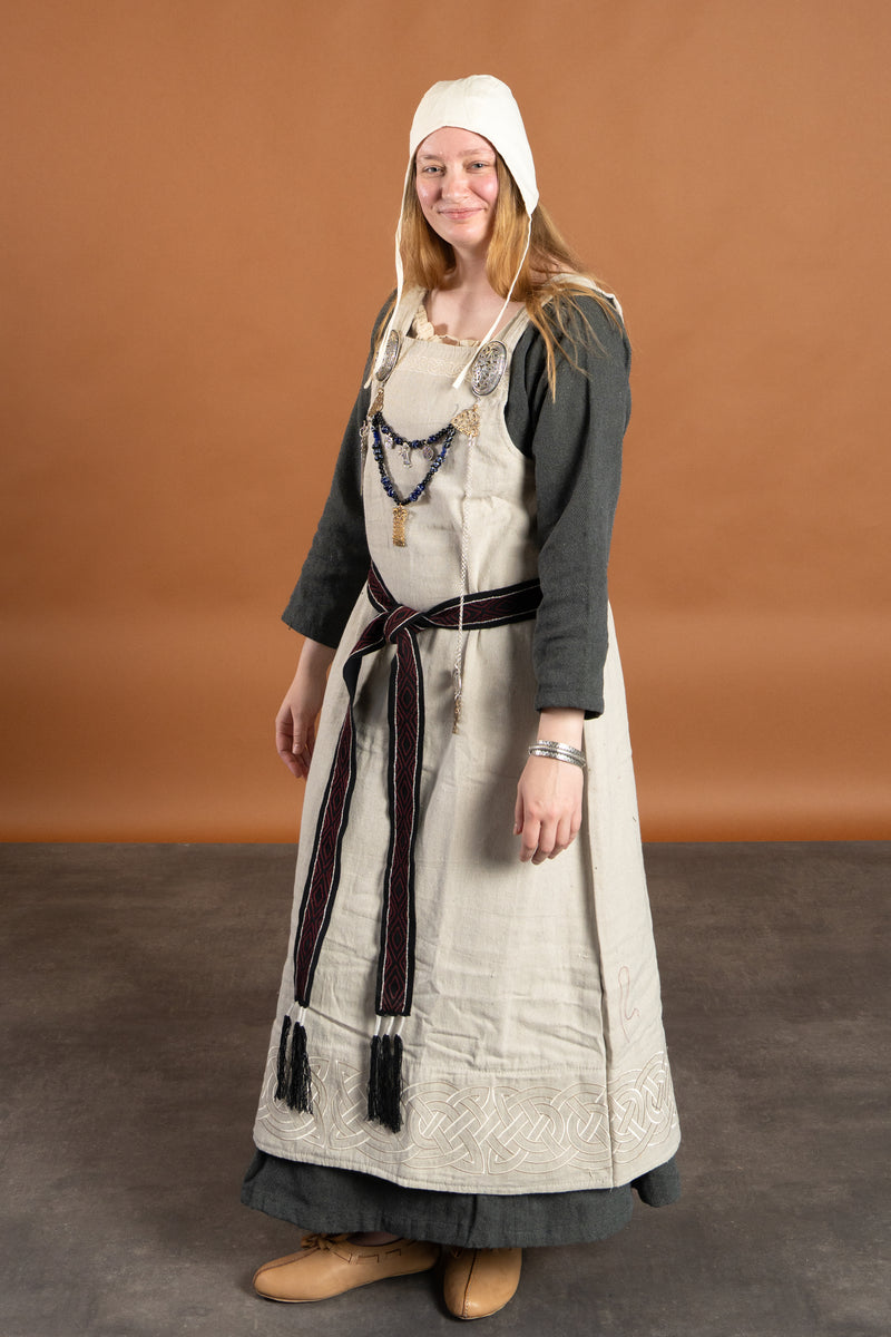 Medeltida klänning Estrid med fiskbensmönster, naturgrå