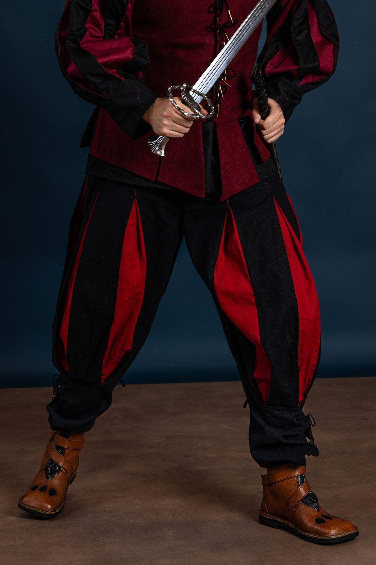 Landsknektbyxor, röd-svarta