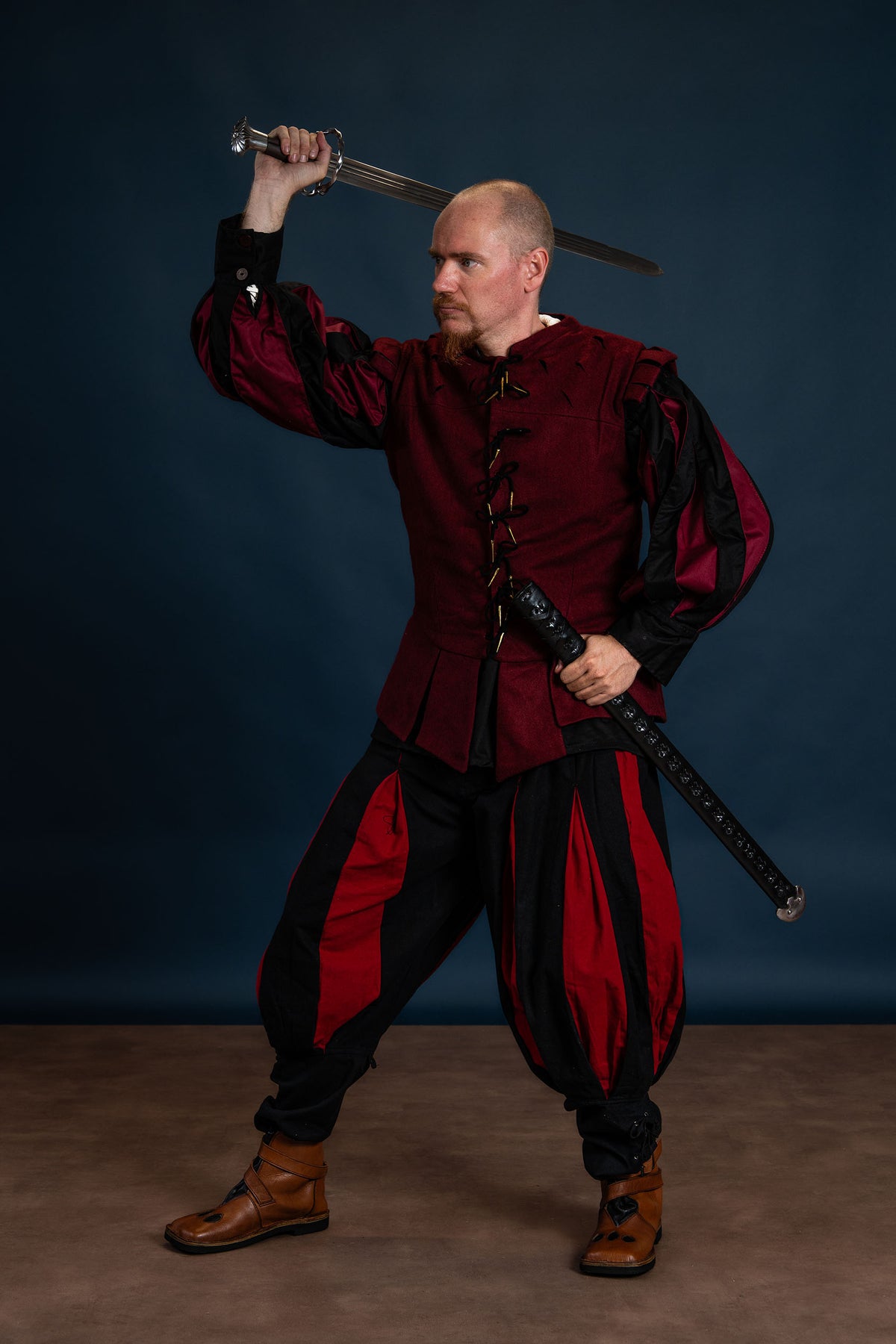 Landsknektbyxor, röd-svarta