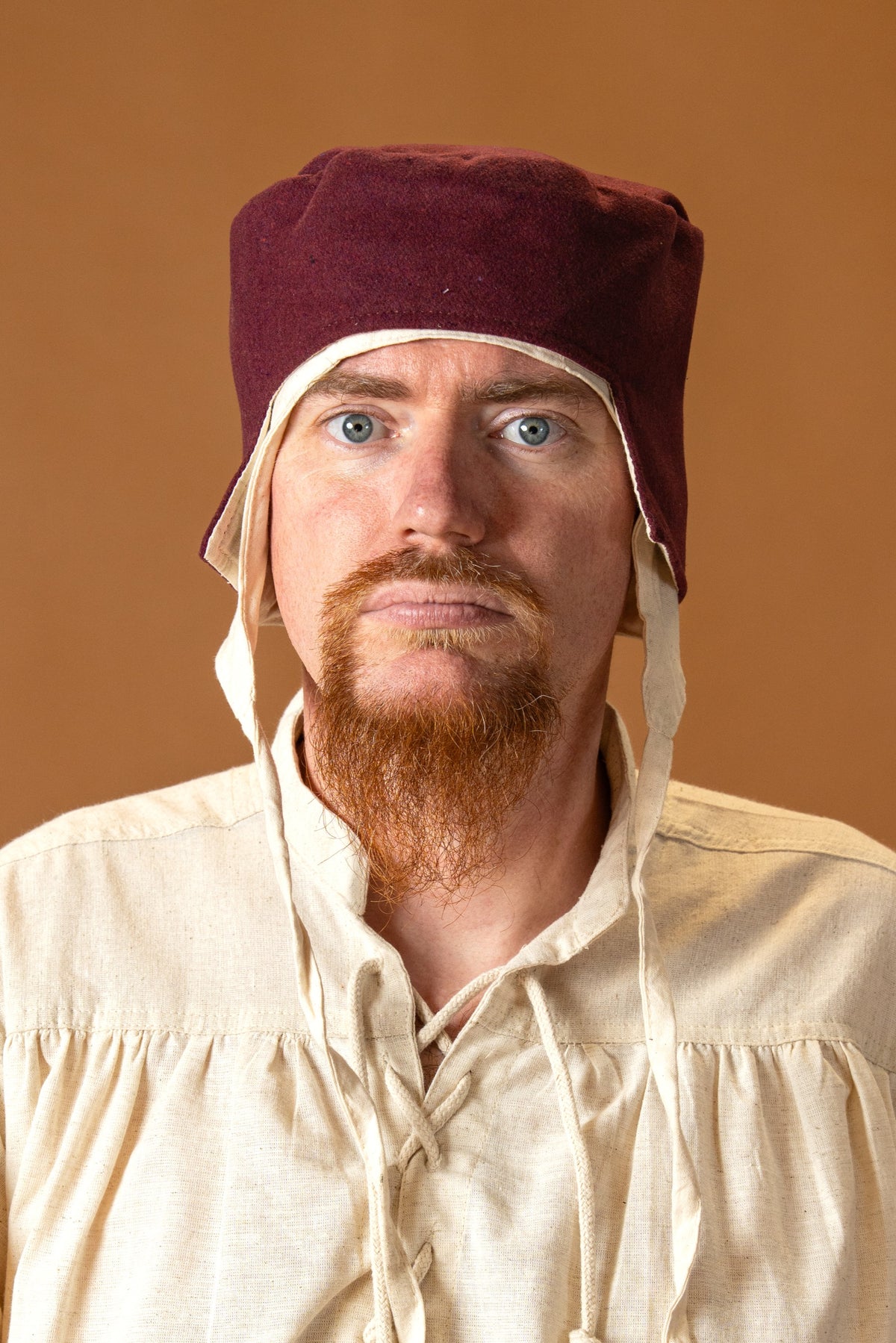 Renaissance cap Rafael, wool blend, red