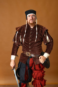 Doublet met open mouwen, rood-bruin