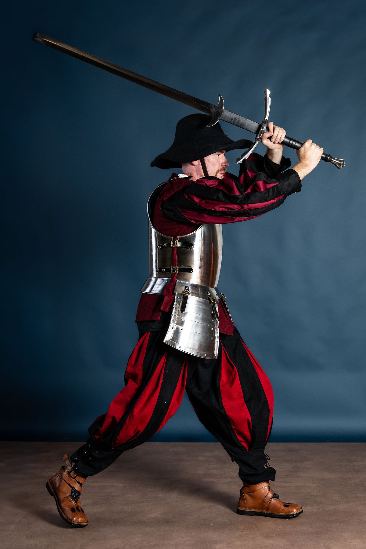 Landsknektbyxor, röd-svarta