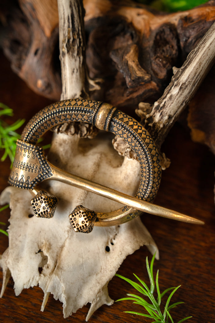 Fibule en fer à cheval Klintegarda, bronze