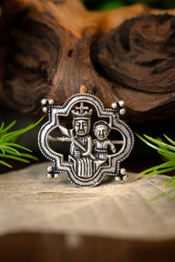 Middeleeuwse broche Madonna, verzilverd brons
