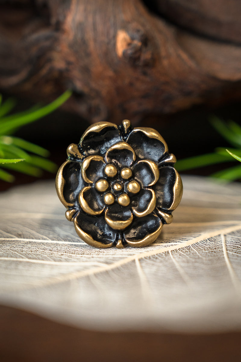 Anillo renacentista de rosa, bronce