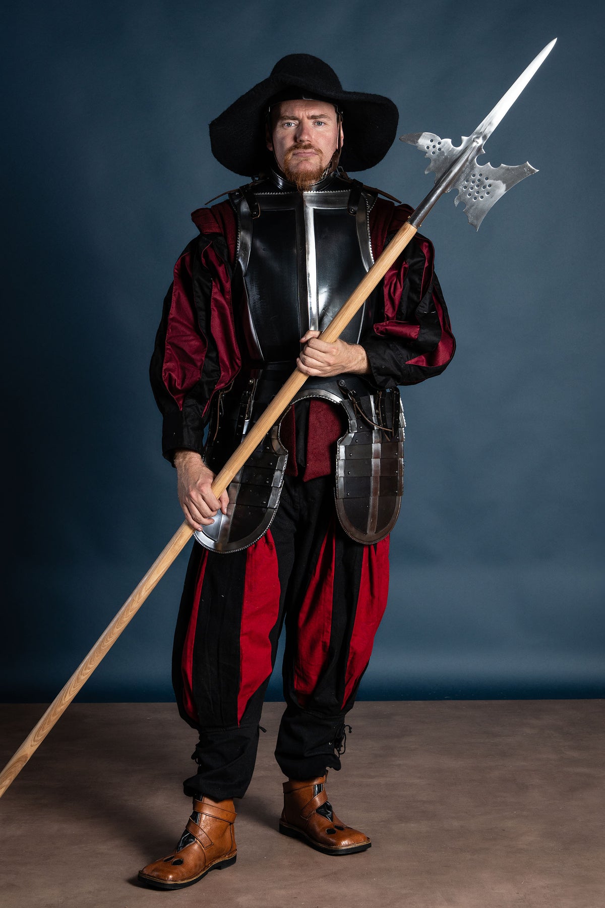 Landsknektbyxor, röd-svarta