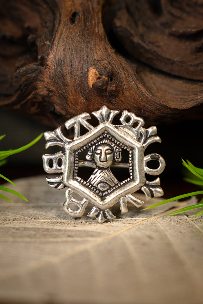 Fibule médiévale des Amours, bronze argenté