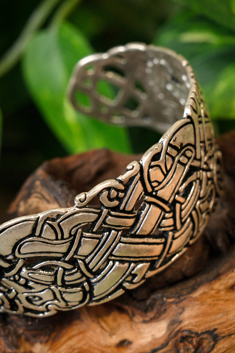 Keltischer Armreif mit altirischen Motiven, versilberte Bronze