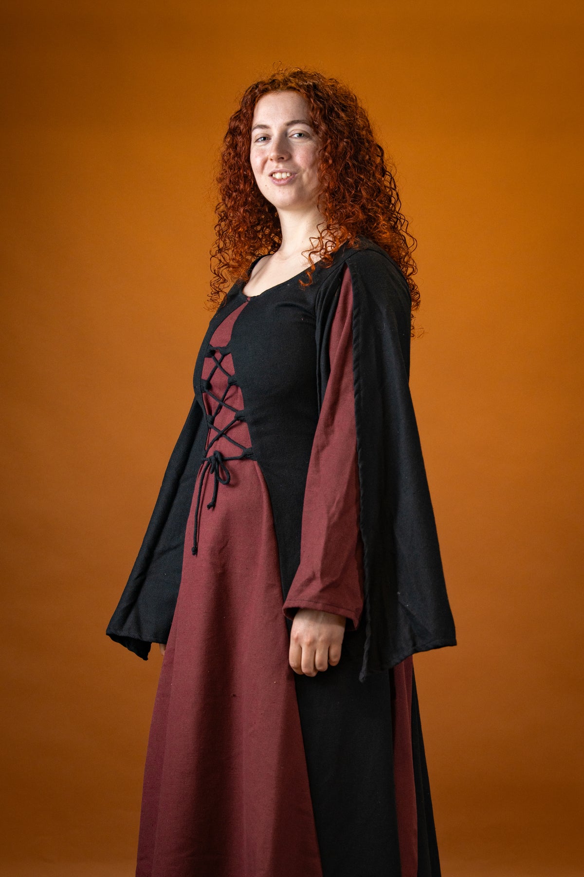 Robe Jasione médiévale, noir/bordeaux
