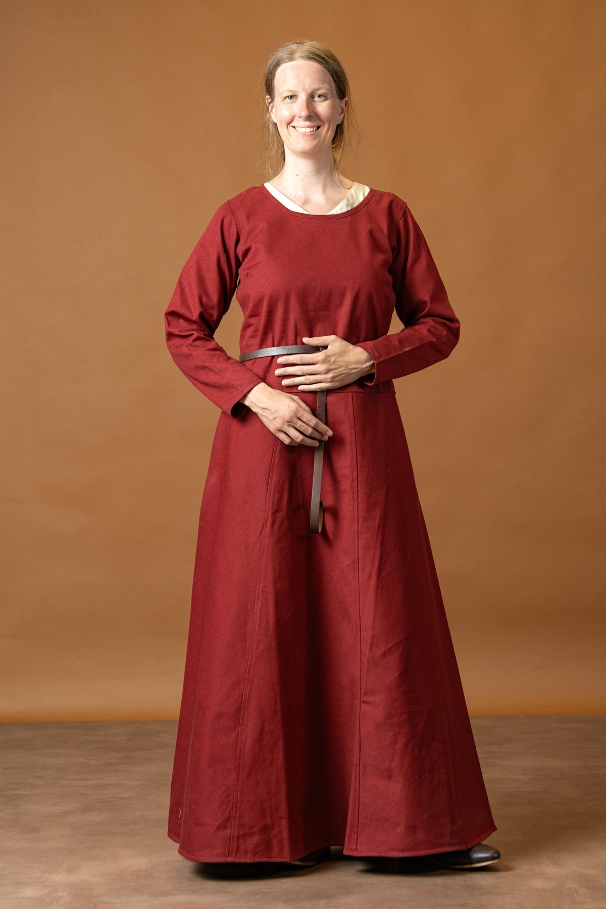 Medieval dress Afra, bordeaux red