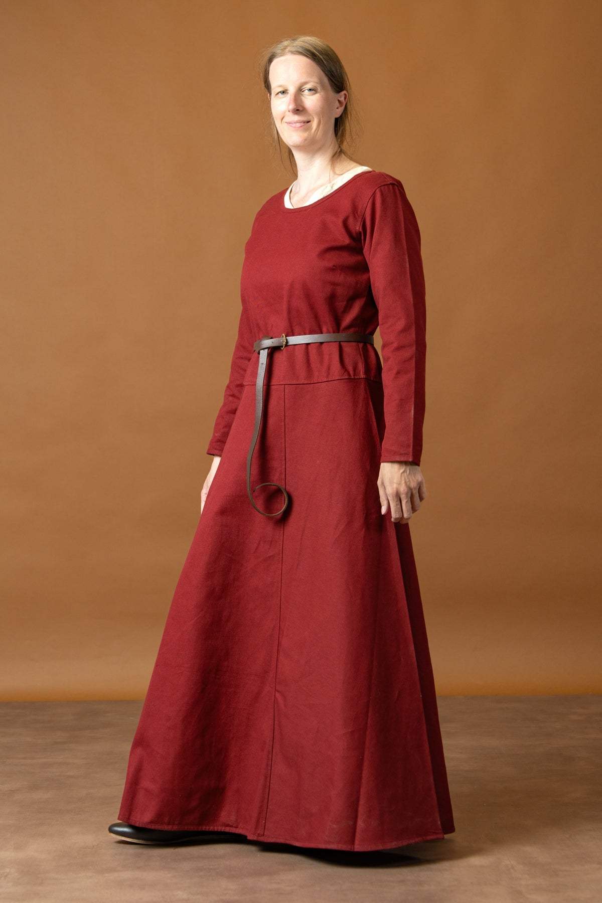 Medieval dress Afra, bordeaux red