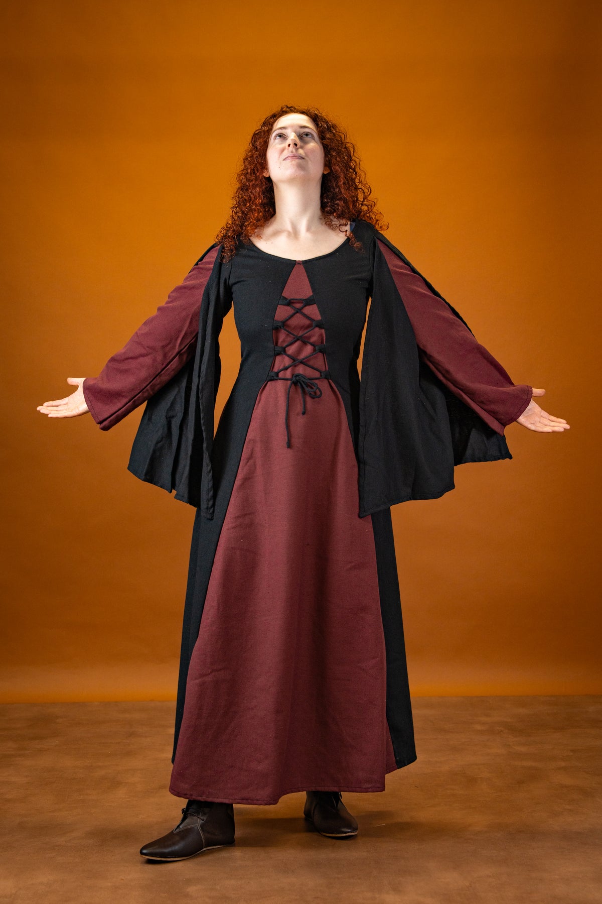 Robe Jasione médiévale, noir/bordeaux