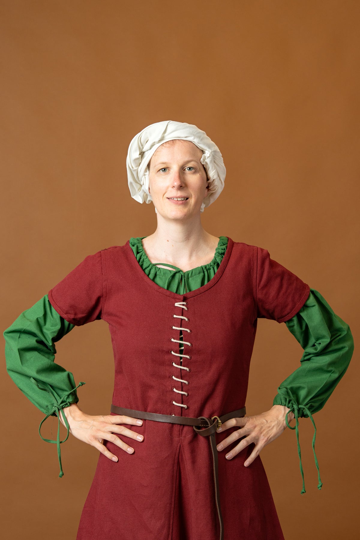 Cotehardie Odilia, bordeauxrood