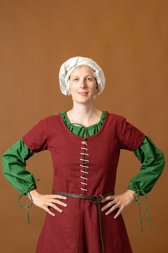 Cotehardie Odilia, bordeauxrood