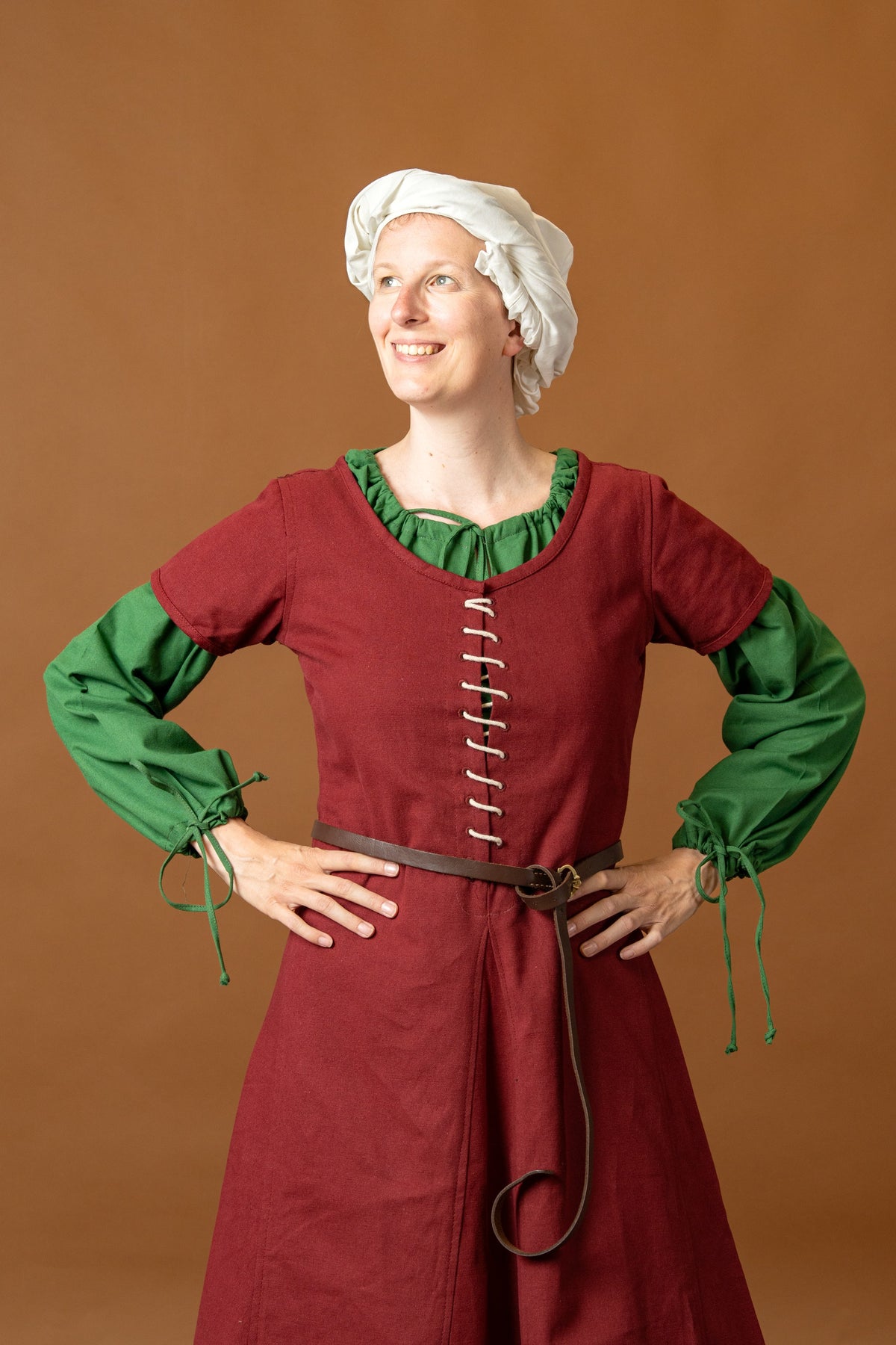 Cotehardie Odilia, bordeauxrood