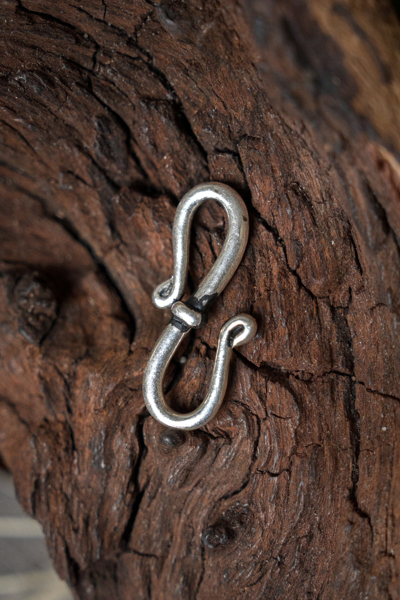 Smykkekrog, 2,5 × 1,2 cm, forsølvet bronze