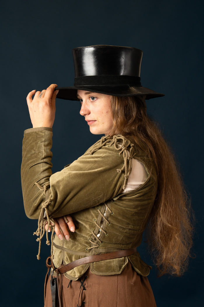 Chapeau en cuir médiéval noir