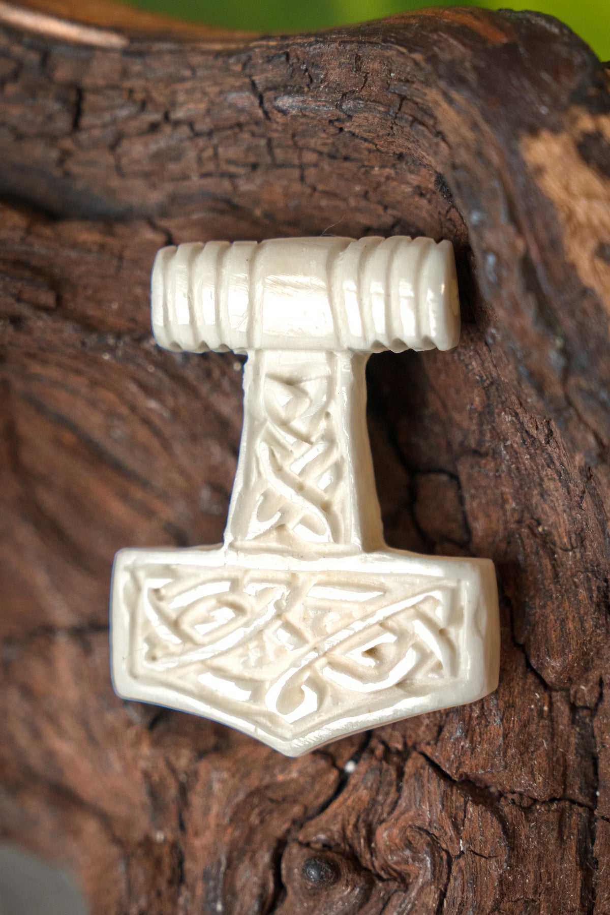 Mjölnir with knot motif, bone