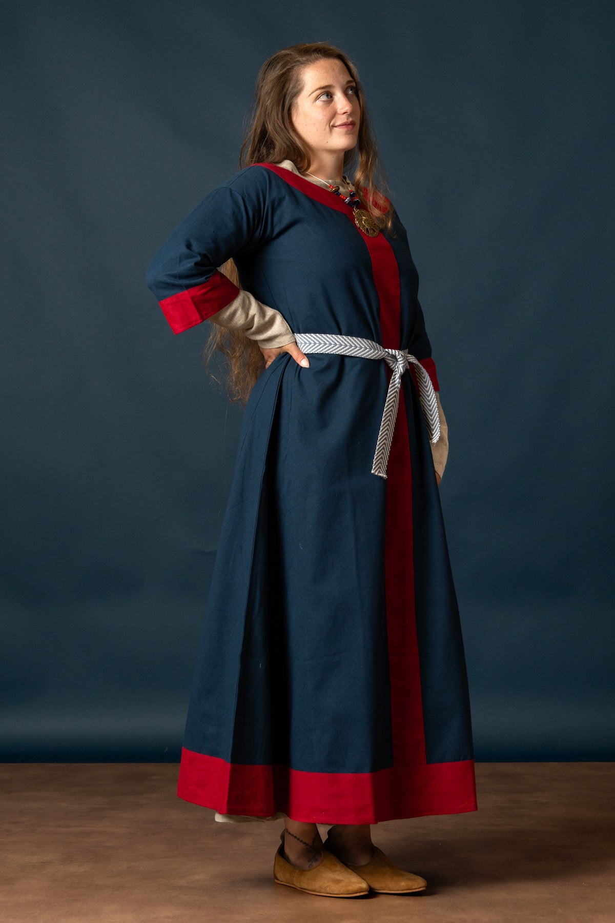 Karolingische jurk Clotilde, dalmatica, blauw-rood
