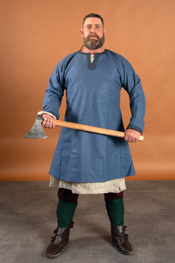 Hacha vikinga de acero forjada a mano, tipo M, semi-afilada