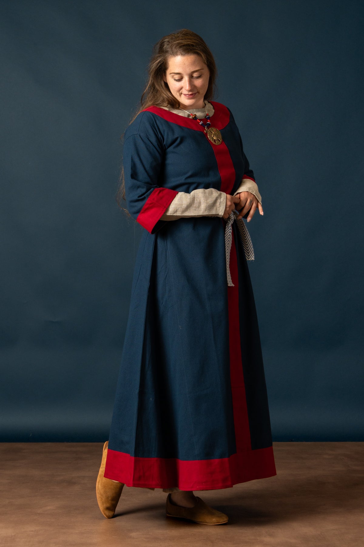 Karolingische jurk Clotilde, dalmatica, blauw-rood