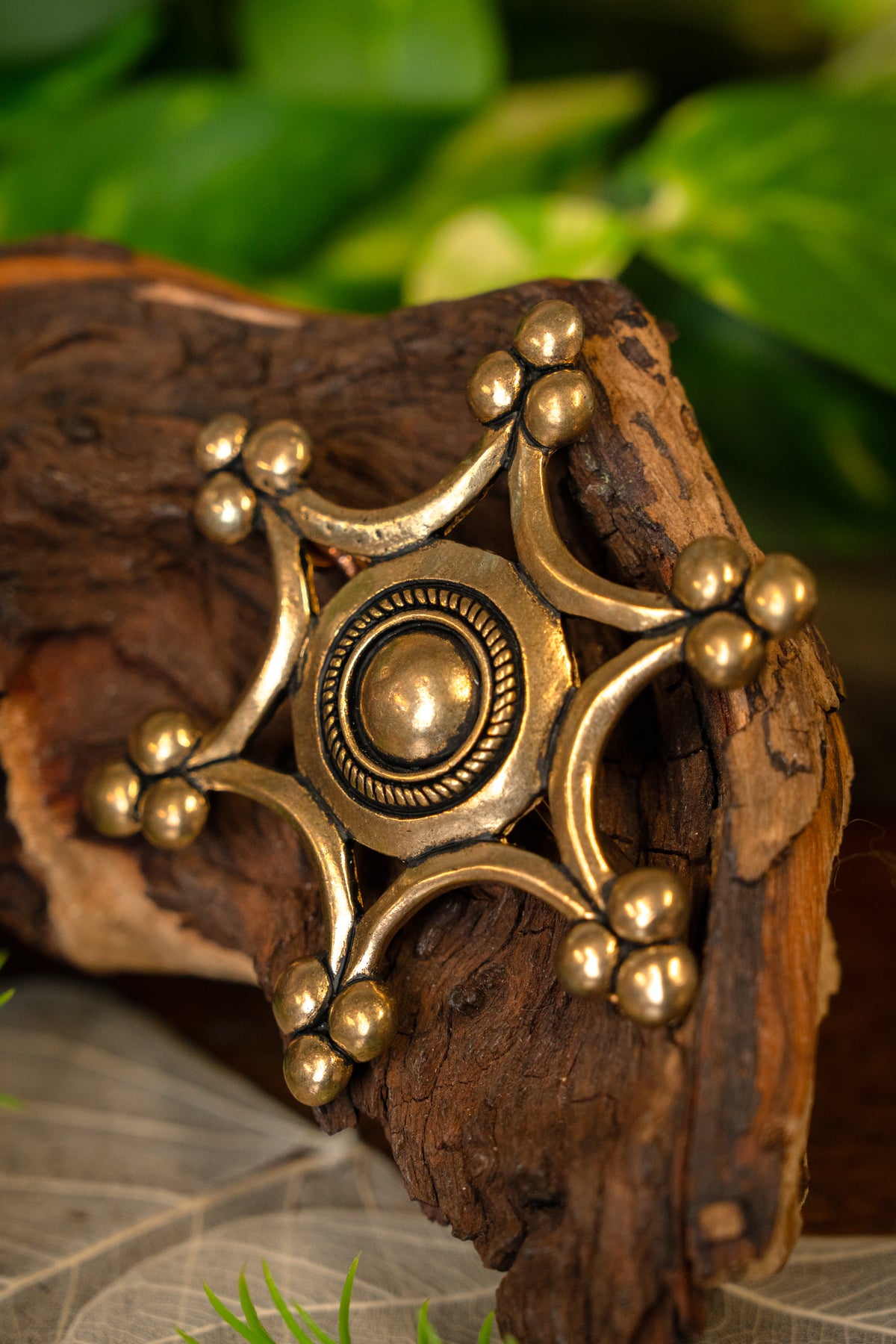 Brooch Uta zu Naumburg, bronze