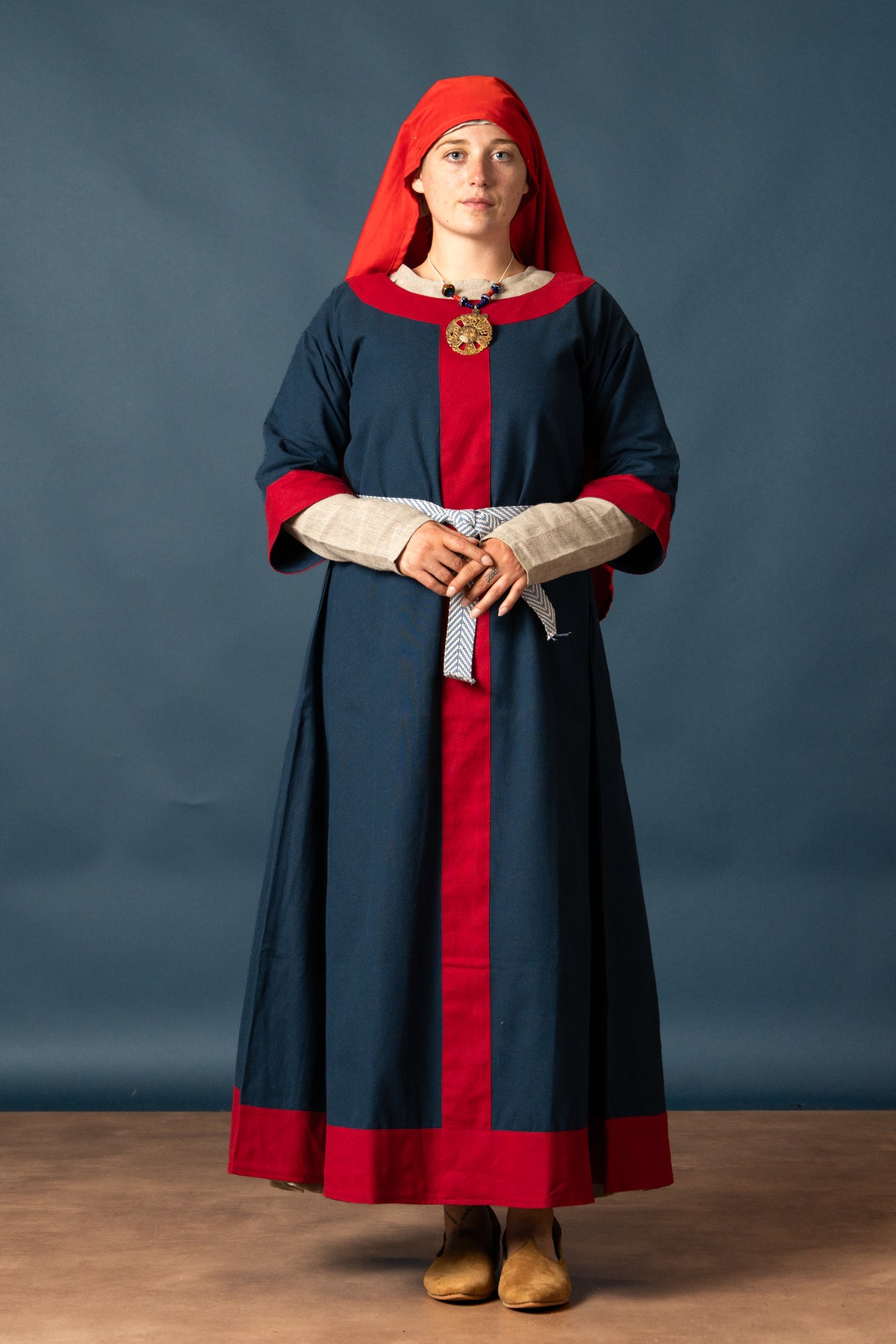 Karolingische jurk Clotilde, dalmatica, blauw-rood