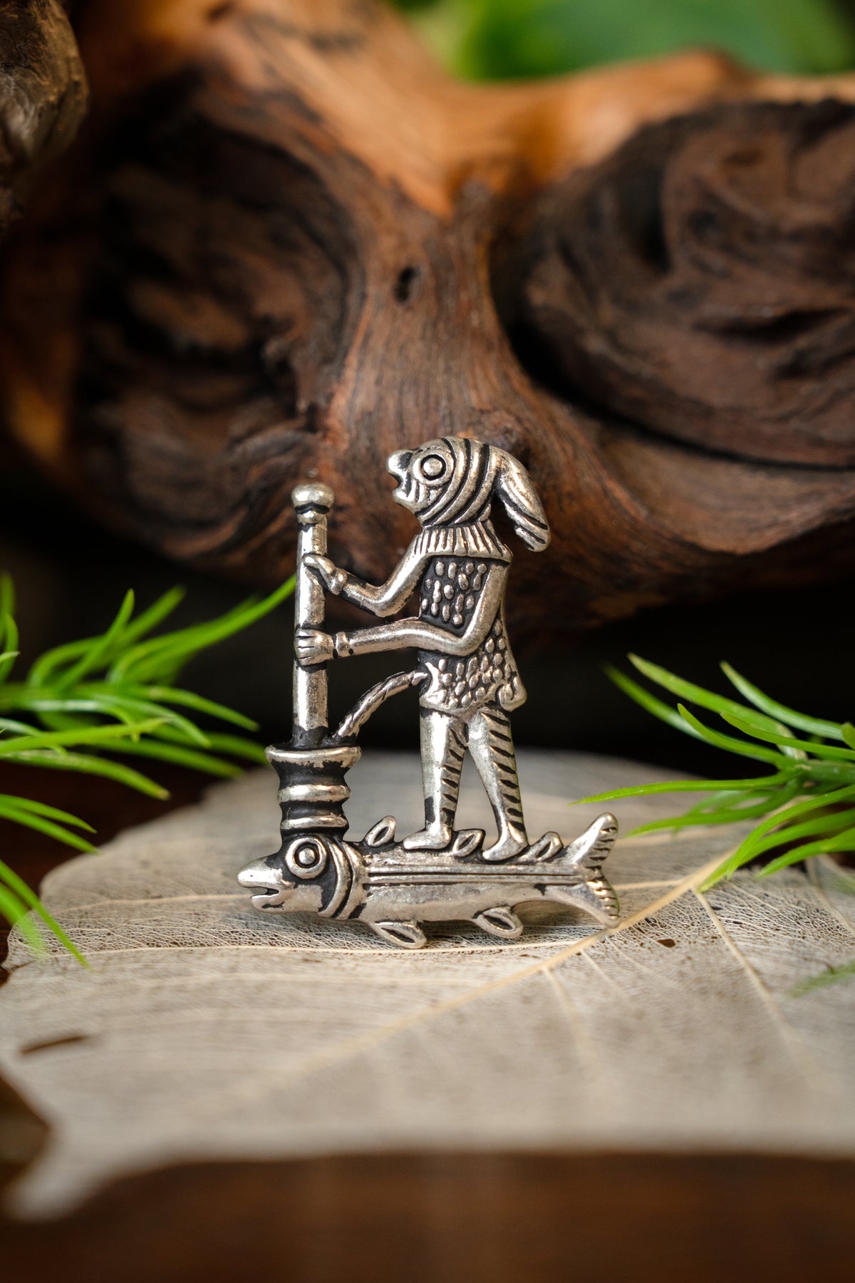 Medeltida badge apdoktor, försilvrad brons