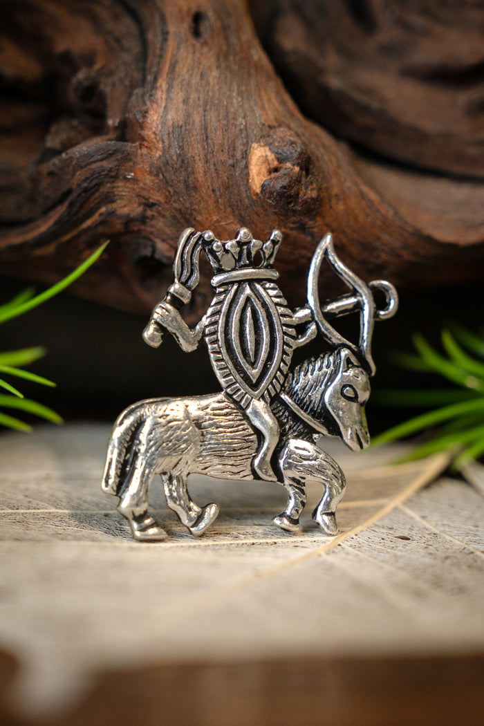 Insigne de pèlerin vulva à cheval, bronze argenté