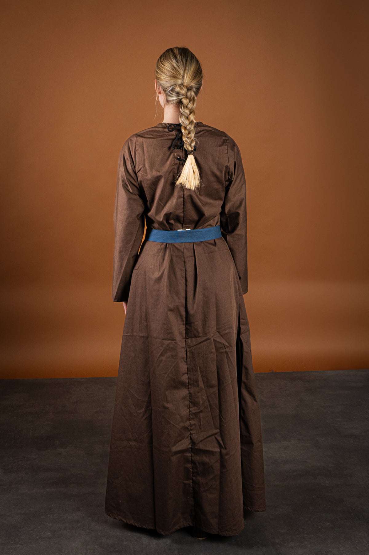 Wikińska suknia Lenora, brązowa