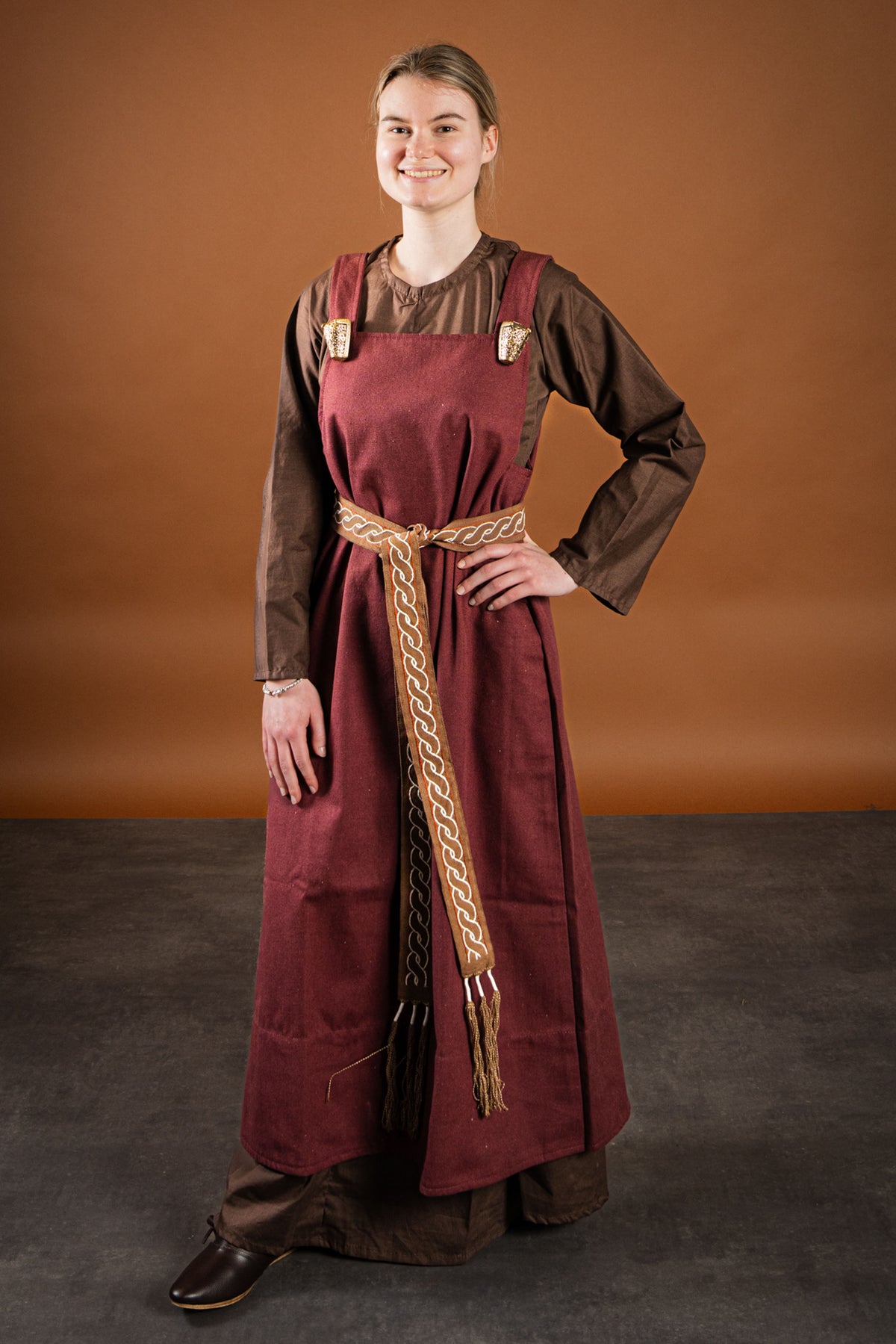 Wikińska suknia Lenora, brązowa