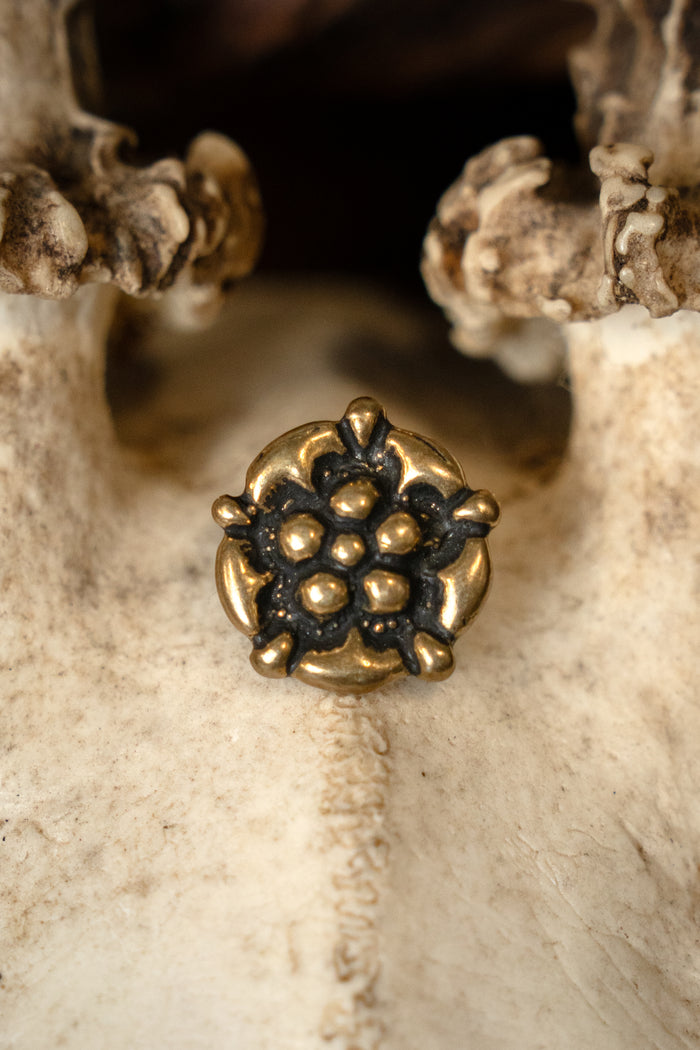 Botones tardo-medievales con rosa, bronce, juego de cinco piezas