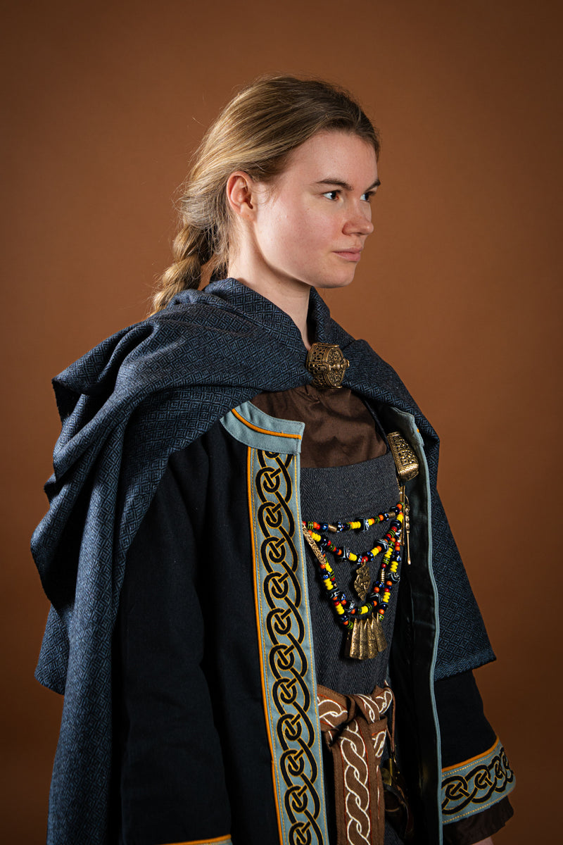 Haftowany wikiński kaftan, niebieski