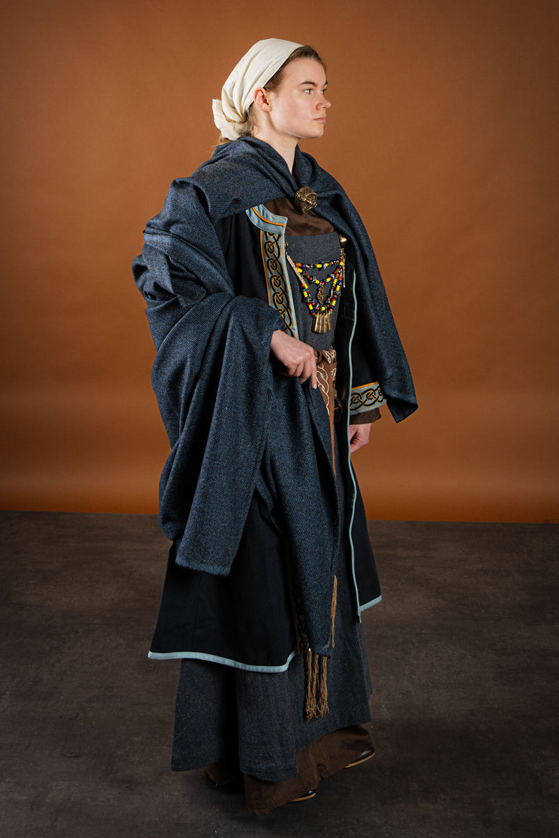 Haftowany wikiński kaftan, niebieski