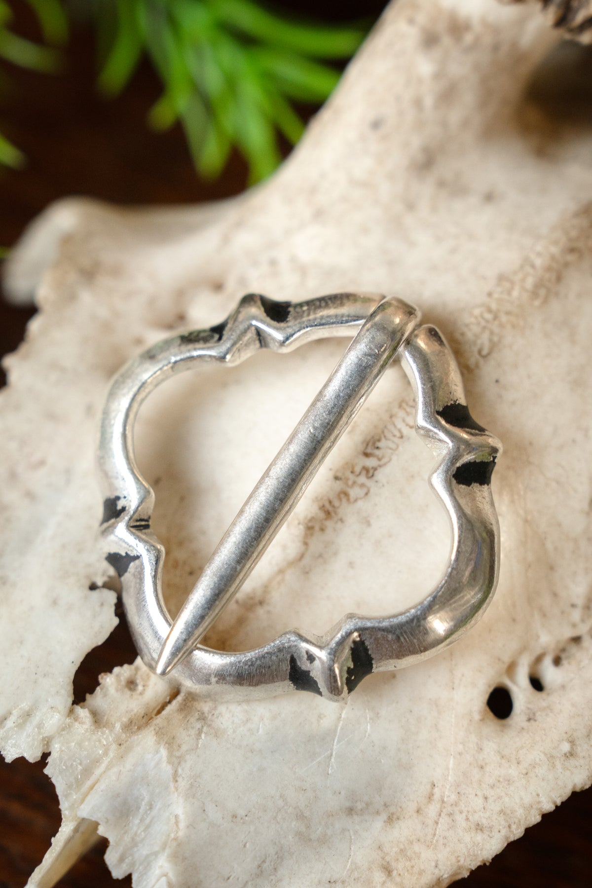 Mittelalterliche Brosche Eva von Reims, versilberte Bronze