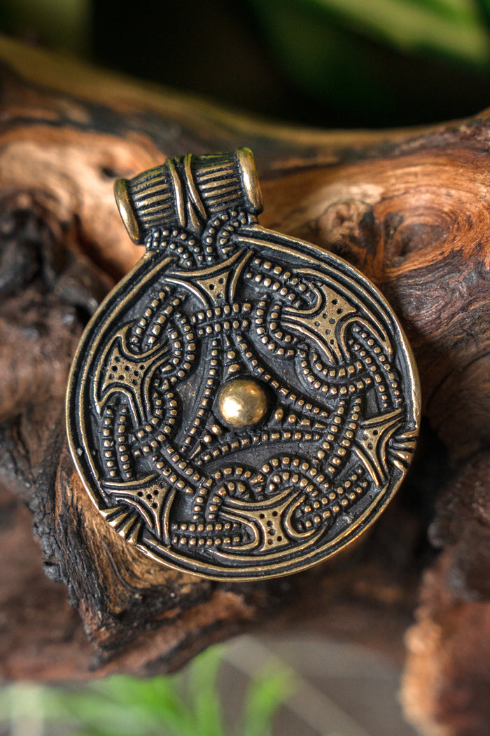 Bouclier viking amulette Stora Ryk, bronze